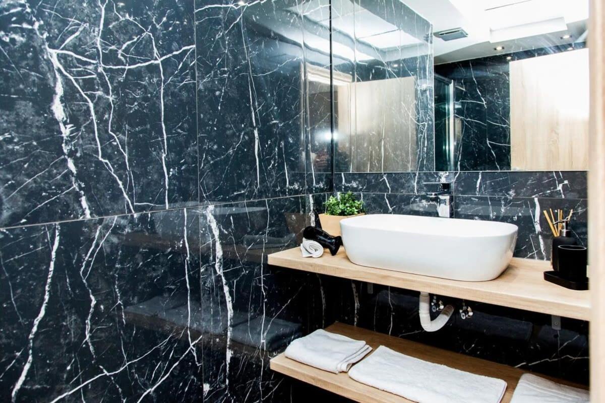 Contemporary And Chic Apartment In Central Αθήνα Εξωτερικό φωτογραφία